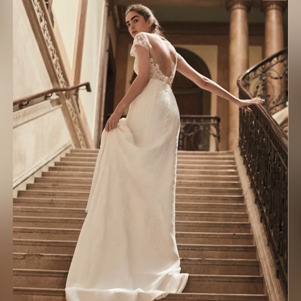 Carolina Herrera Hannah Wedding Dress Size 10 - Picture 2 of 16